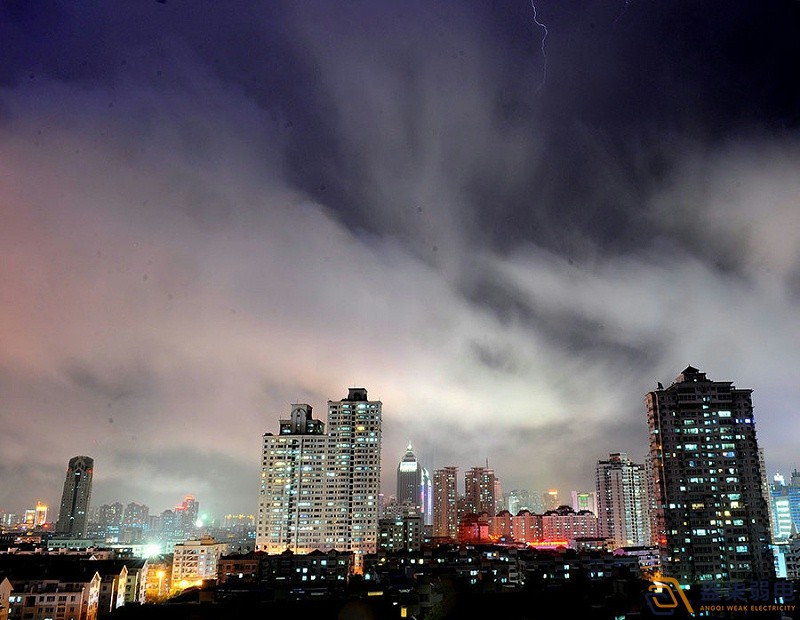 安防監(jiān)控設(shè)備如何防雷雨？