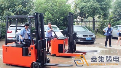廠區(qū)內(nèi)叉車、行人二道門管理系統(tǒng)